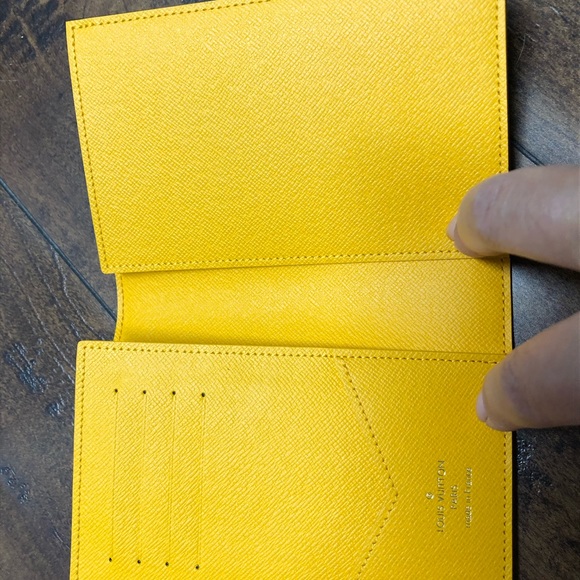 **SOLD**Louis Vuitton Passport Cover - Picture 4 of 12